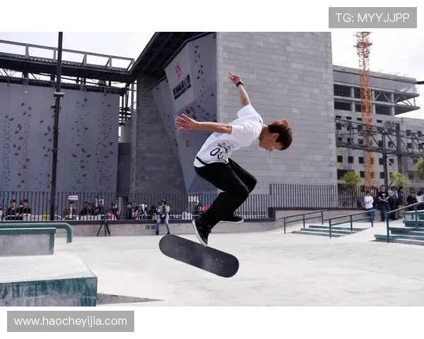 深圳滑板队在极限运动会中以85分领先积分榜展现强劲实力 深圳滑板队在极限运动会中以85分领先积分榜展现强劲实力