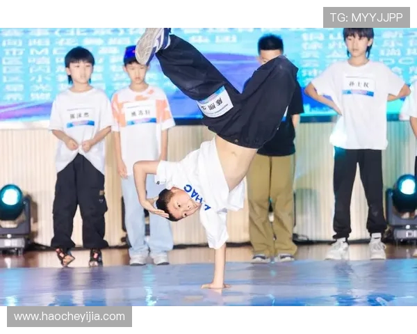 深圳街舞队的配合变革引发热议展现团队精神与创新风采 深圳街舞队的配合变革引发热议展现团队精神与创新风采