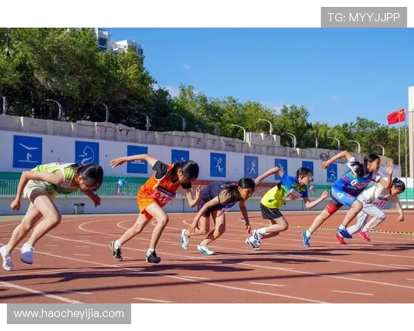 林茨蓝白队迎战强敌全力争胜展现团队精神与竞技风采